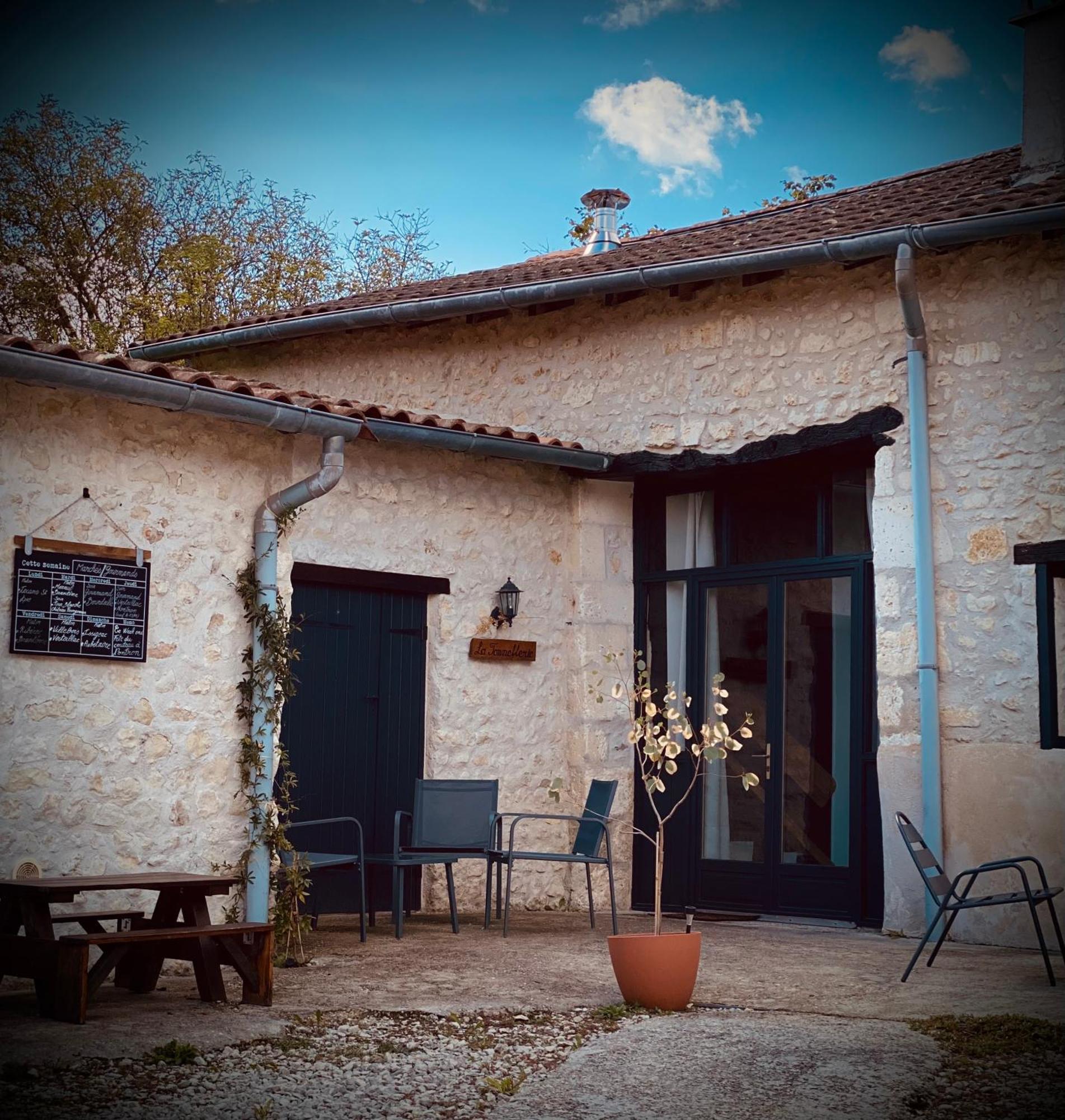 Metairie Des Gacheries Champagne-et-Fontaine Экстерьер фото